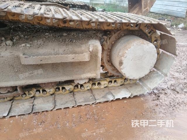 左驅(qū)動輪（行走機(jī)構(gòu)）