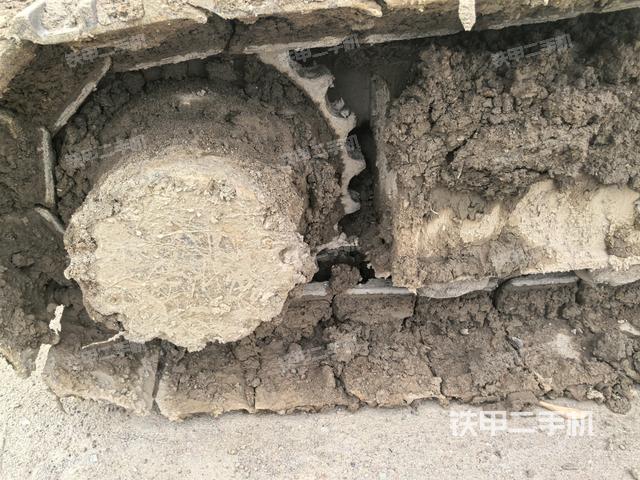 右驅(qū)動輪（行走機(jī)構(gòu)）