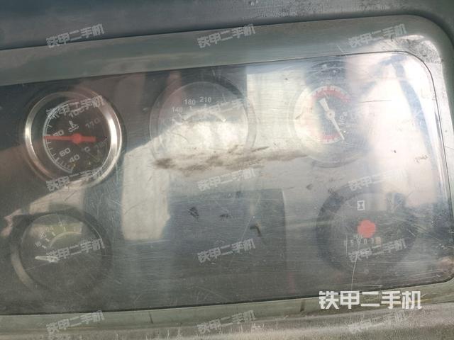 儀表盤全景(推土機(jī)駕駛室) 儀表盤全景(推土機(jī)駕駛室)