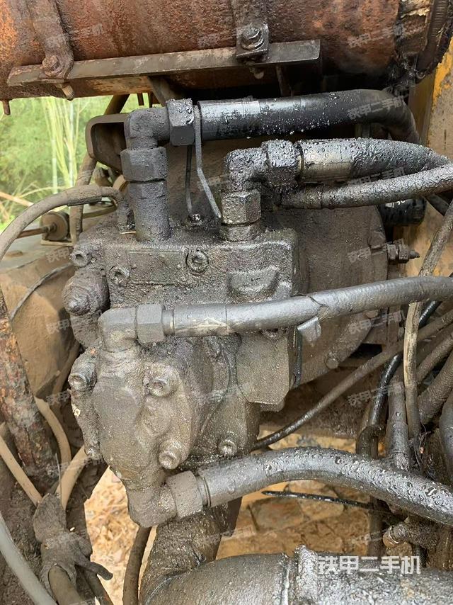 液壓泵艙室正面整體(整機(jī)外觀) 液壓泵艙室正面整體(整機(jī)外觀)