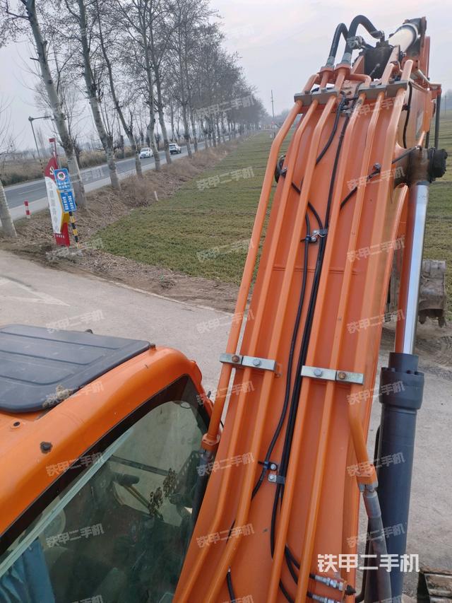 大臂背部俯視（工作和回轉(zhuǎn)裝置）