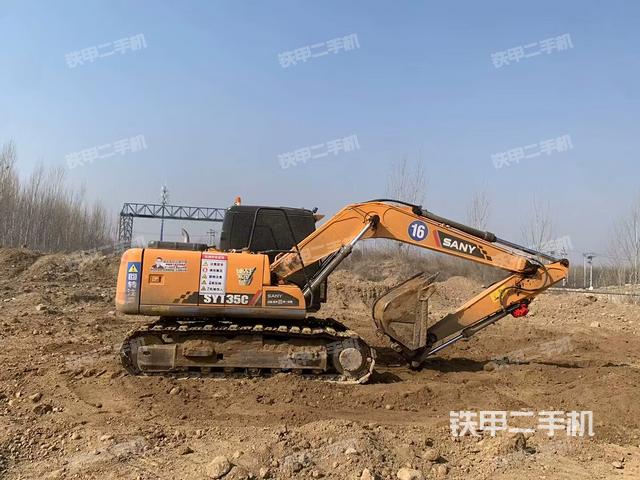 駕駛室頂部(整機外觀) 駕駛室頂部(整機外觀)