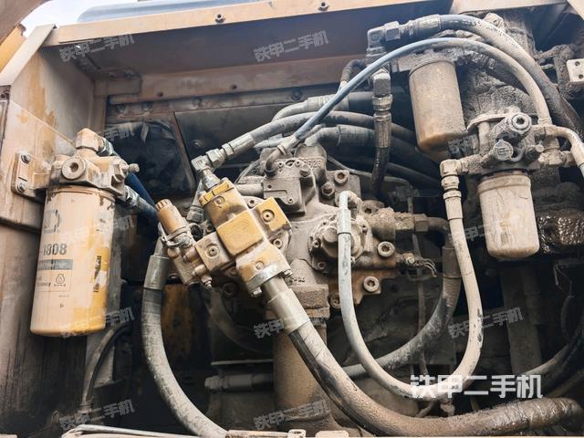 液壓泵艙室正面整體（整機(jī)外觀）