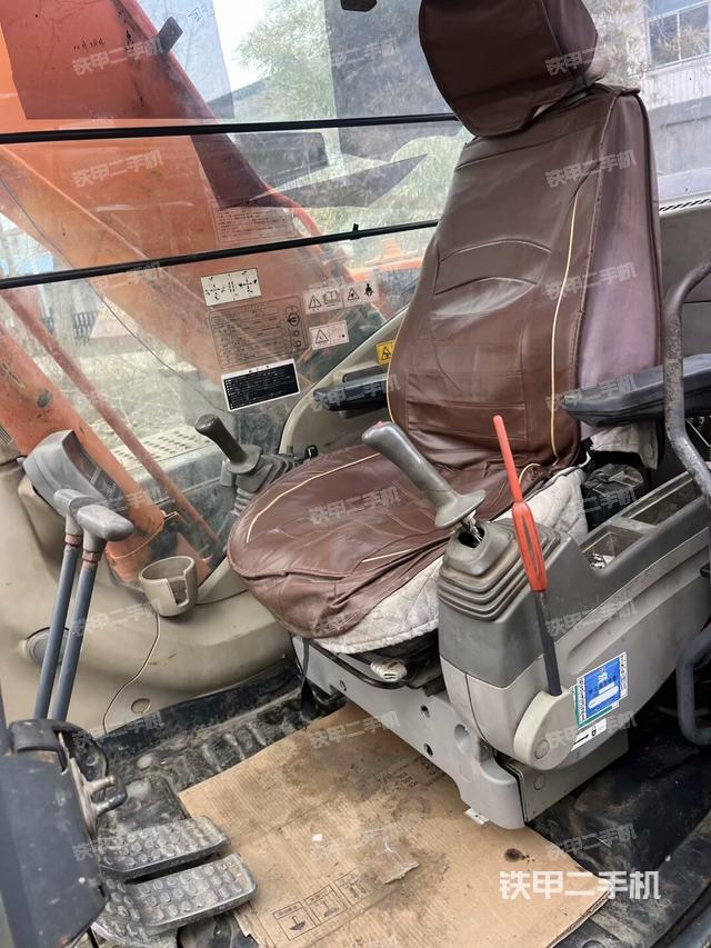 駕駛室整體（整機外觀）