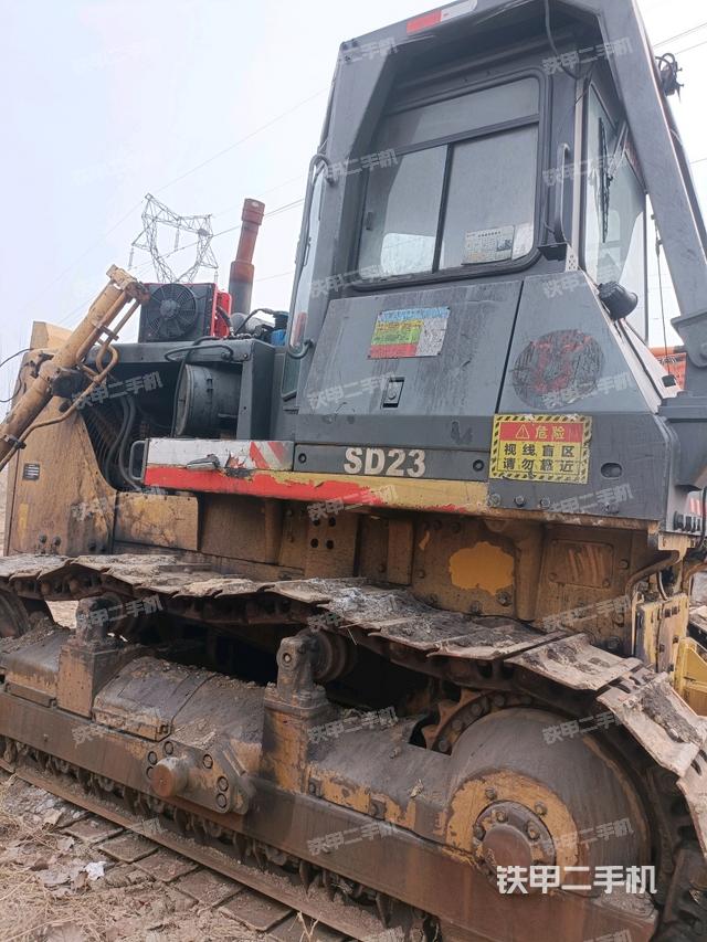 左后45°(推土機(jī)整車外觀) 左后45°(推土機(jī)整車外觀)