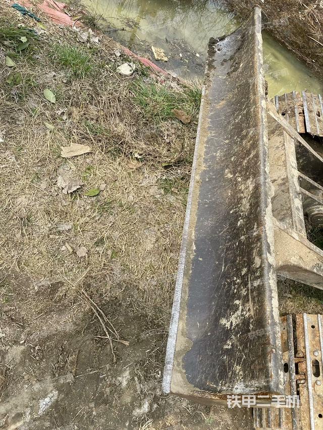 轉(zhuǎn)盤和下車架正前（工作和回轉(zhuǎn)裝置）