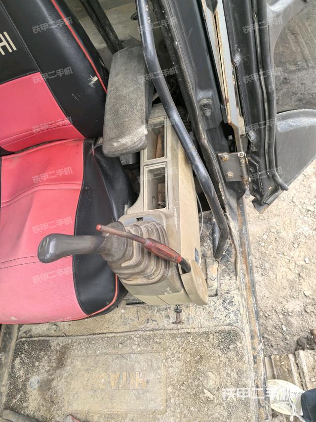 座椅左側(cè)控制臺/音響/含左手柄（駕駛室部分）