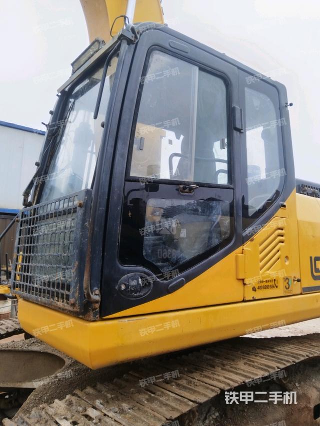 駕駛室左前45度（駕駛室部分）