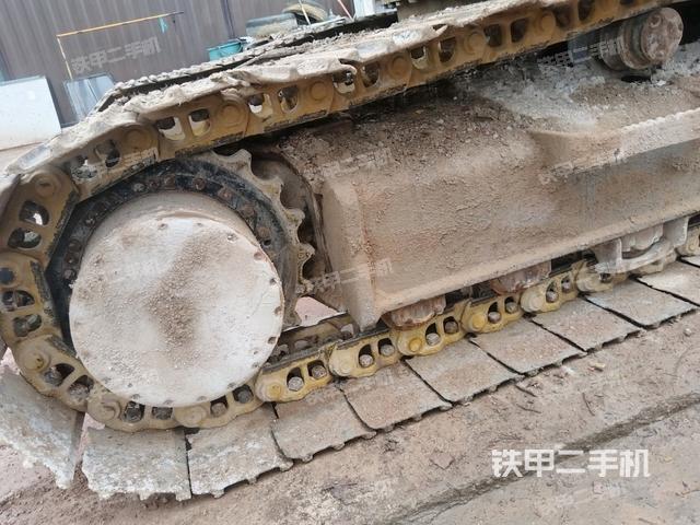 右驅(qū)動輪（行走機(jī)構(gòu)）