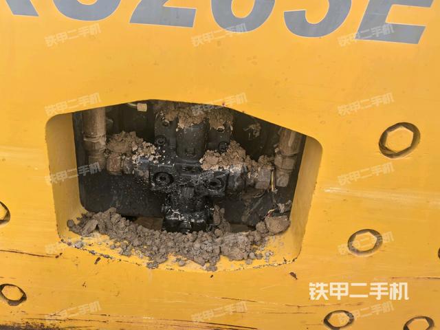 正后側(cè)（壓路機(jī)前后車架）