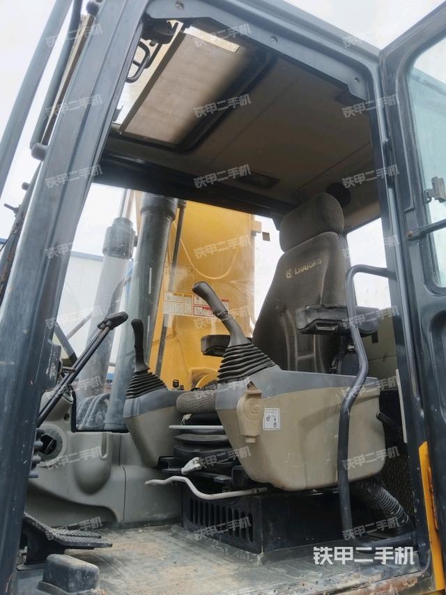 右側(cè)玻璃角標(biāo)（駕駛室部分）