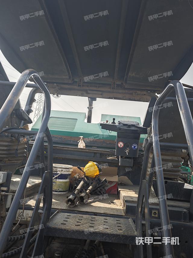 駕駛室操作臺(設(shè)備外觀及核心部件) 駕駛室操作臺(設(shè)備外觀及核心部件)