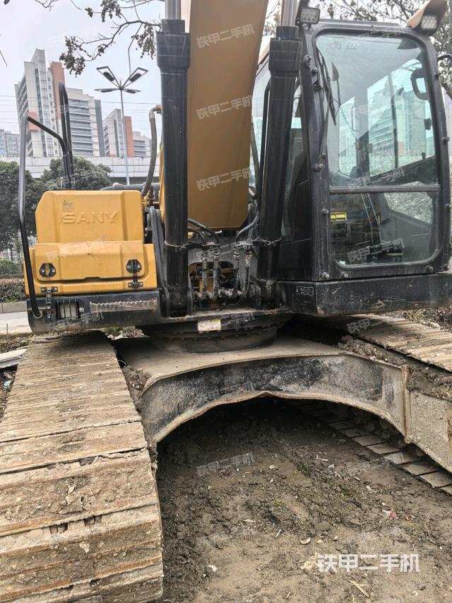 轉(zhuǎn)盤和下車架正前（工作和回轉(zhuǎn)裝置）