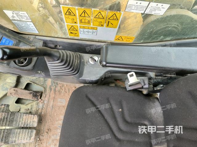 座椅右側(cè)控制臺/鑰匙門/油門/含右手柄(駕駛室部分) 座椅右側(cè)控制臺/鑰匙門/油門/含右手柄(駕駛室部分)