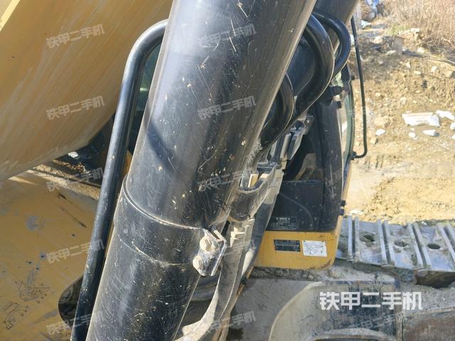 大臂背部俯視(工作和回轉(zhuǎn)裝置) 大臂背部俯視(工作和回轉(zhuǎn)裝置)