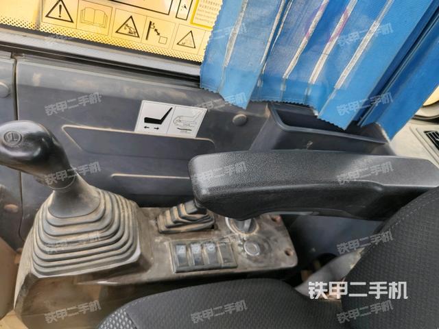 座椅左側(cè)控制臺(tái)/音響/含左手柄（駕駛室部分）