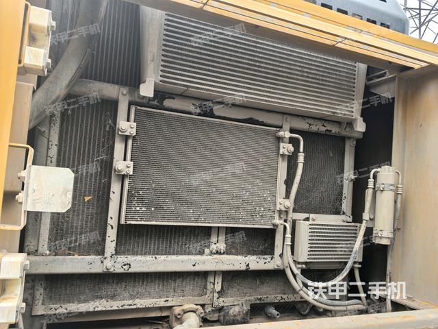 散熱器正面(大件艙室) 散熱器正面(大件艙室)
