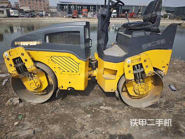 整機(jī)左側(cè)(設(shè)備外觀及核心部件) 整機(jī)左側(cè)(設(shè)備外觀及核心部件)