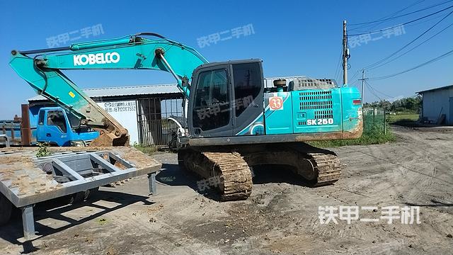 神钢SK200-10挖掘机