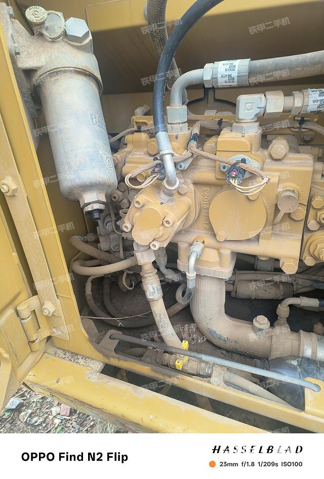 液压泵舱室正面整体（整机外观）