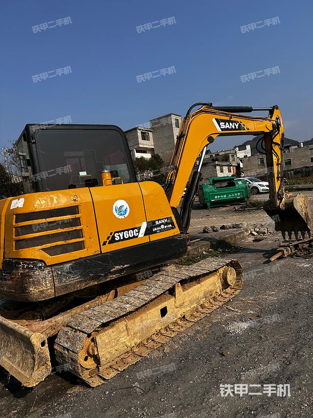 駕駛室頂部（整機外觀）