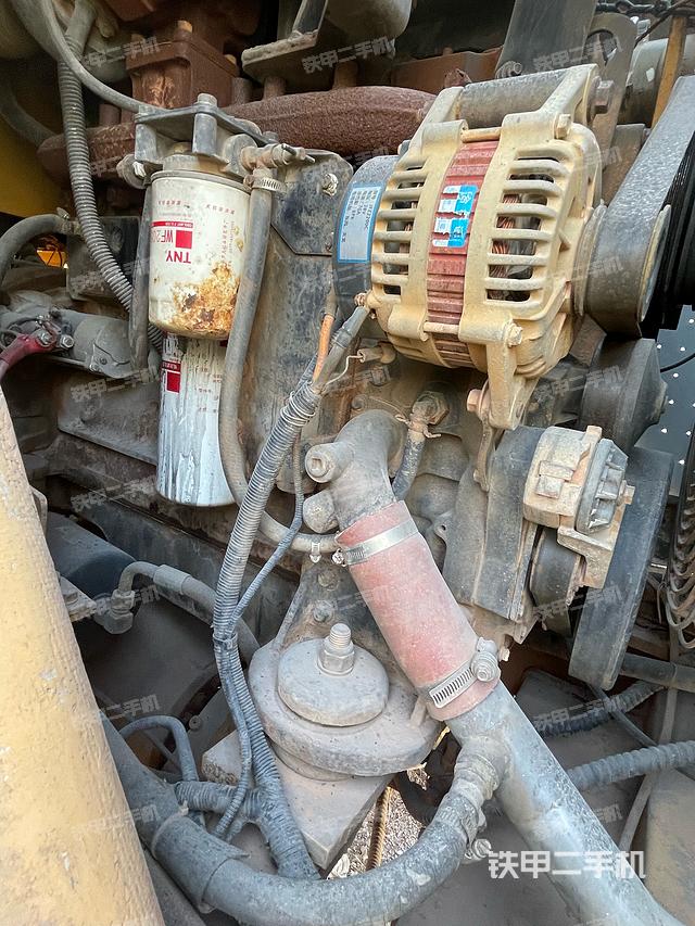 发动机右侧（整机外观及大件）