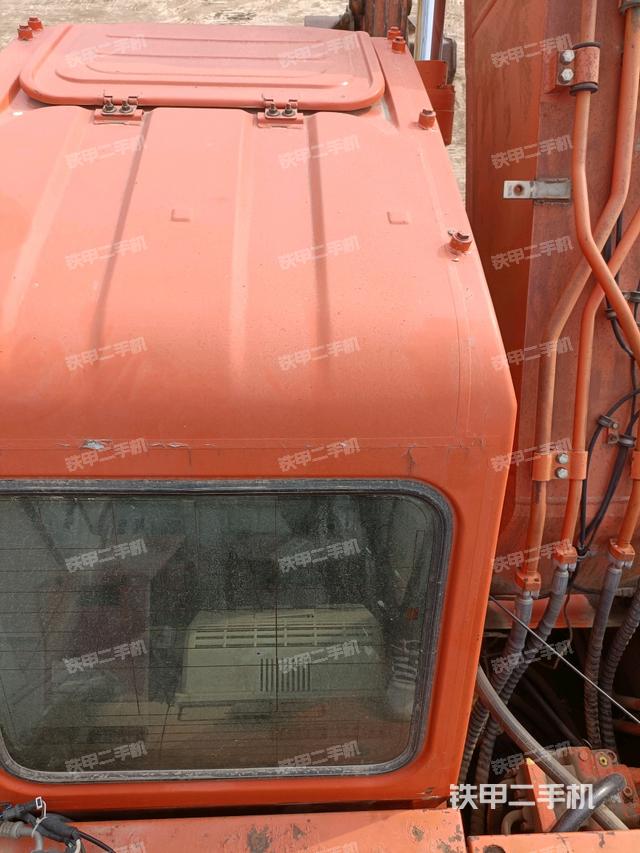 駕駛室頂部（整機外觀）