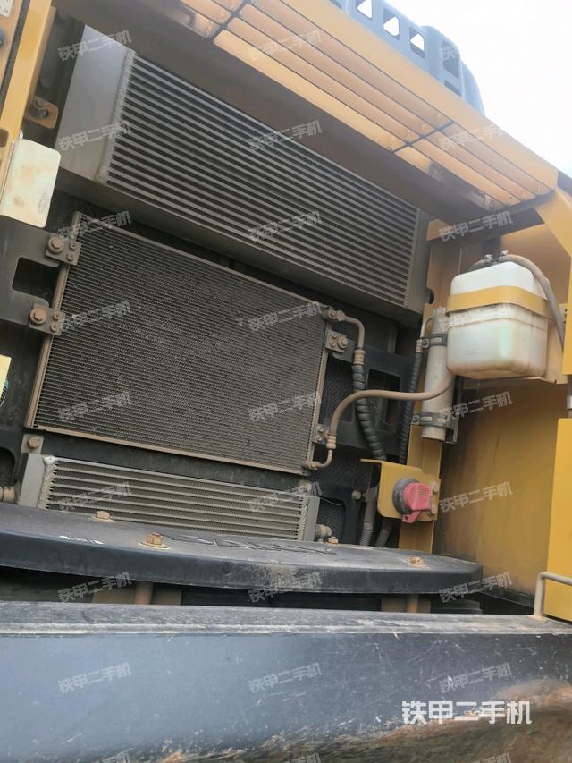 散熱器正面(大件艙室) 散熱器正面(大件艙室)