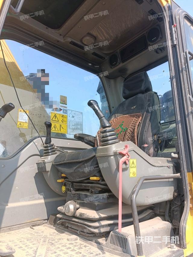 駕駛室整體（整機(jī)外觀）