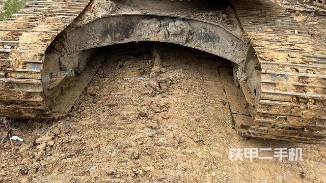 轉(zhuǎn)盤(pán)和下車(chē)架正前（工作和回轉(zhuǎn)裝置）