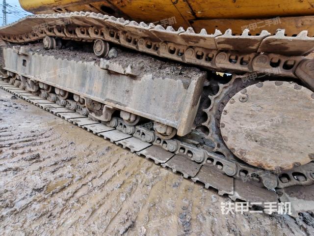 液壓泵艙室正面整體（整機(jī)外觀）