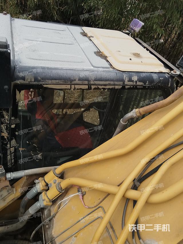 驾驶室顶部（整机外观）