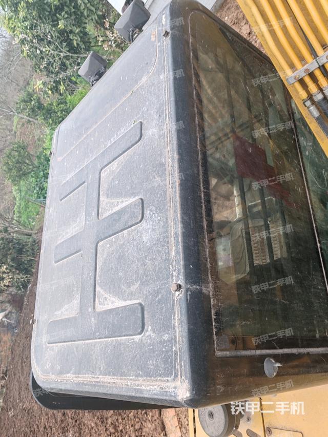 駕駛室頂部（整機外觀）