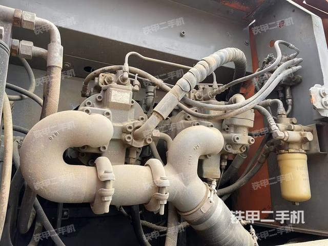 液壓泵艙室正面整體（整機(jī)外觀）