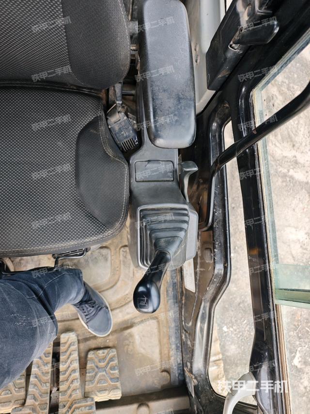 座椅右側(cè)控制臺/鑰匙門/油門/含右手柄（駕駛室部分）