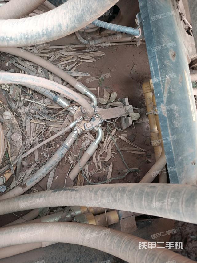 中央回轉(zhuǎn)接頭特寫（上車部件）