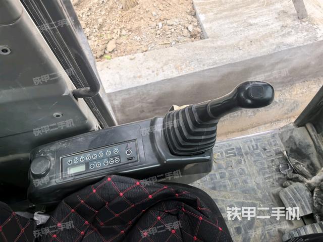 座椅左側(cè)控制臺(tái)/音響/含左手柄(駕駛室部分) 座椅左側(cè)控制臺(tái)/音響/含左手柄(駕駛室部分)