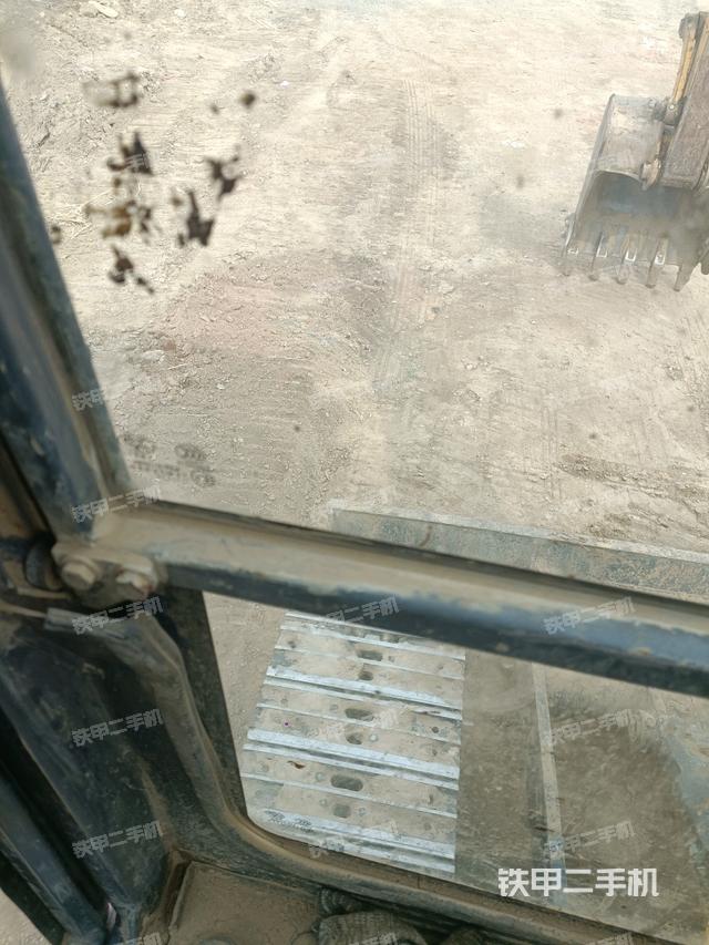 后窗玻璃角標（駕駛室部分）