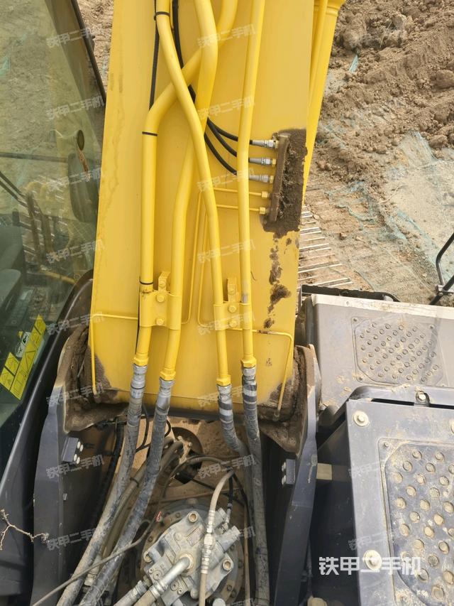 大臂油缸整體?豎拍(工作和回轉(zhuǎn)裝置) 大臂油缸整體?豎拍(工作和回轉(zhuǎn)裝置)