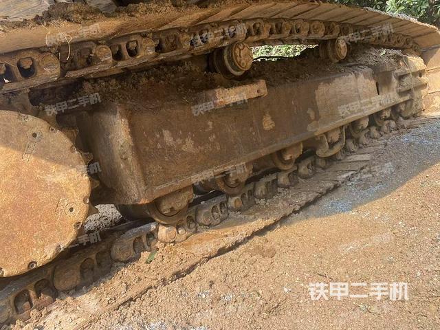 單側(cè)履帶整體(整機外觀) 單側(cè)履帶整體(整機外觀)