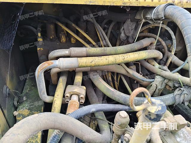 回转马达和主控阀（整机外观）