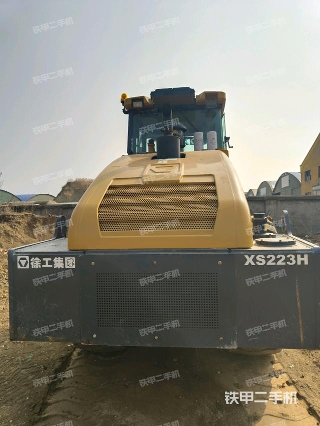 正后側(cè)（壓路機(jī)前后車(chē)架）