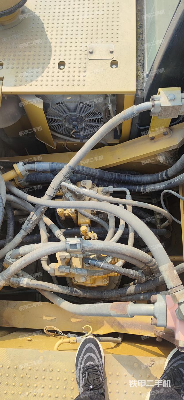 回轉(zhuǎn)馬達和主控閥（整機外觀）