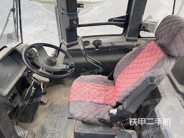 駕駛室工作臺(tái)（整機(jī)外觀及大件）