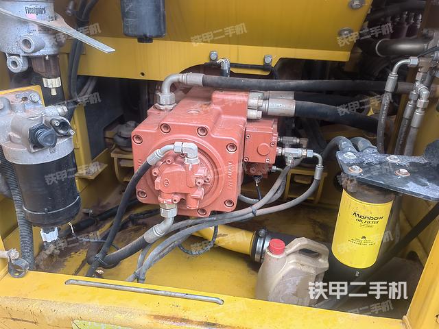 液壓泵艙室正面整體（整機(jī)外觀）