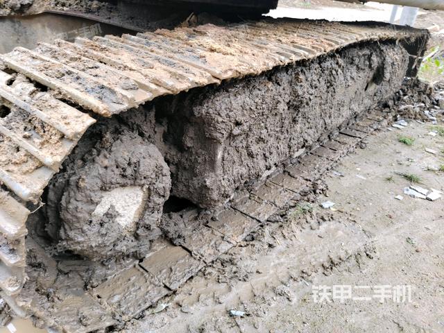 左側(cè)履帶整體?(行走機(jī)構(gòu)) 左側(cè)履帶整體?(行走機(jī)構(gòu))