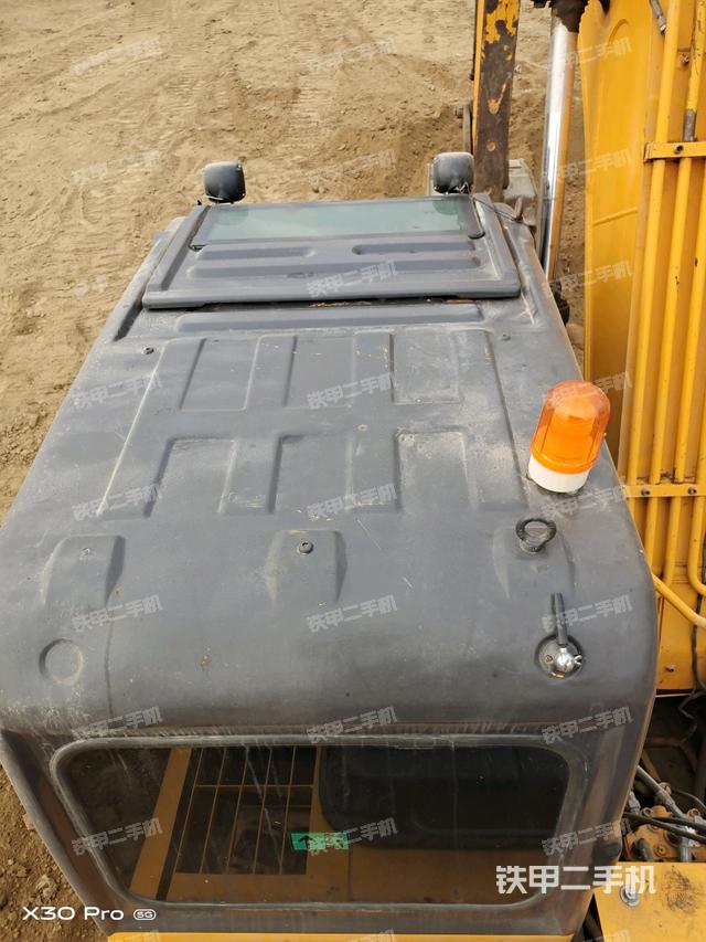 駕駛室頂部(整機外觀) 駕駛室頂部(整機外觀)