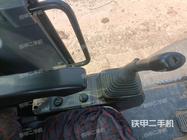 座椅左側(cè)控制臺(tái)/音響/含左手柄（駕駛室部分）