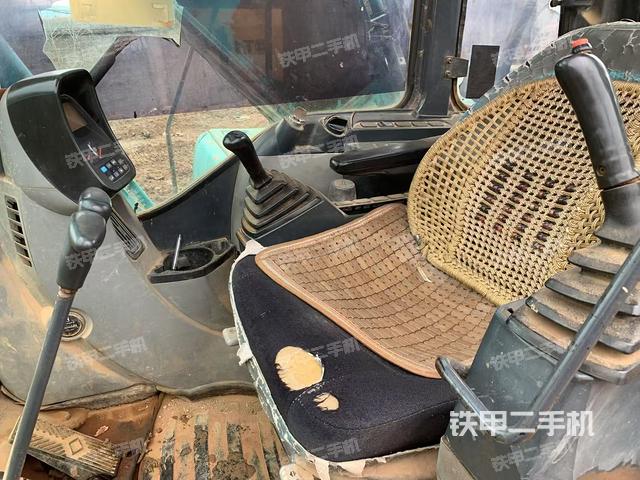 駕駛室整體(整機外觀) 駕駛室整體(整機外觀)