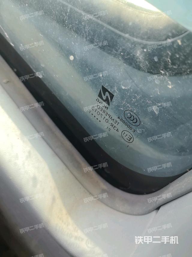 左后方玻璃角標(biāo)（駕駛室部分）